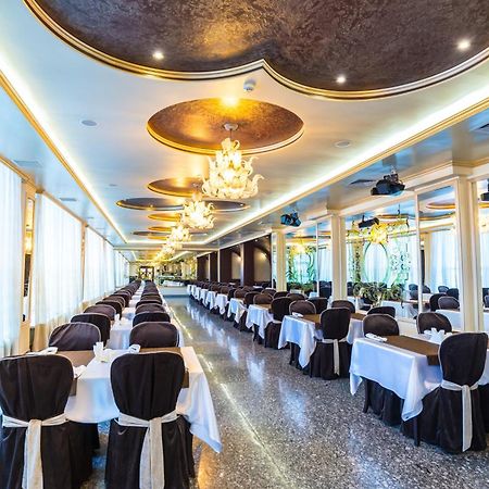 Royal Palace Hotel الماتي المظهر الخارجي الصورة