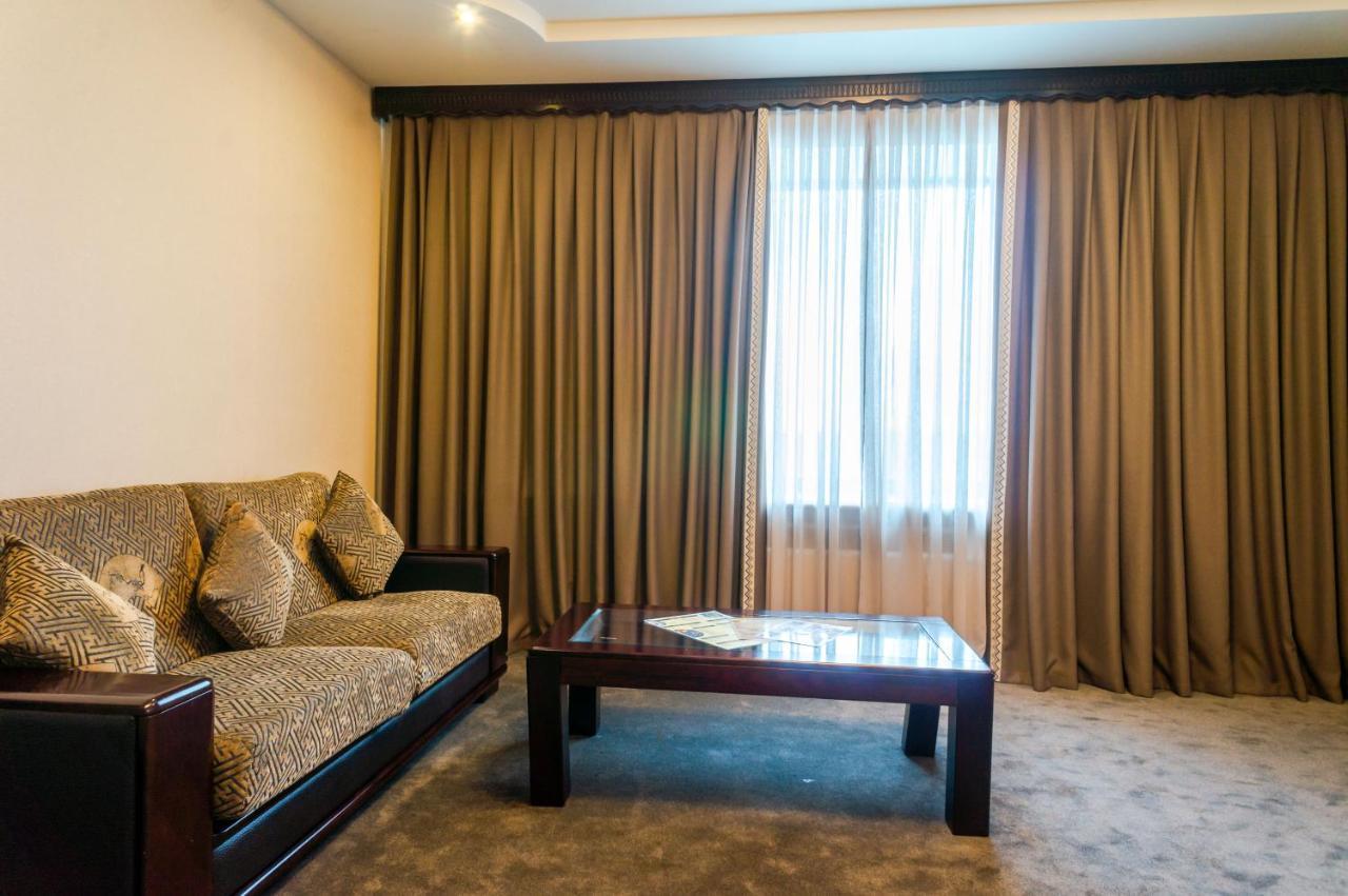 Royal Palace Hotel الماتي المظهر الخارجي الصورة