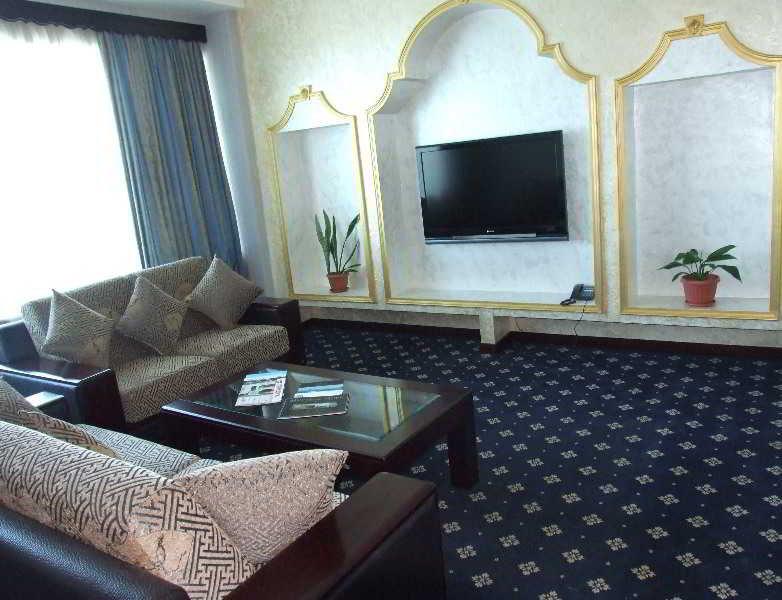 Royal Palace Hotel الماتي الغرفة الصورة